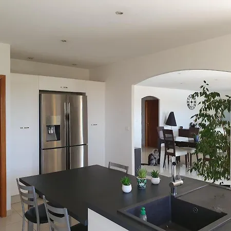 Beautiful Air-conditioned With Pool And Hot Tub Villa *