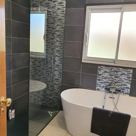 Beautiful Air-conditioned With Pool And Hot Tub Bassillac